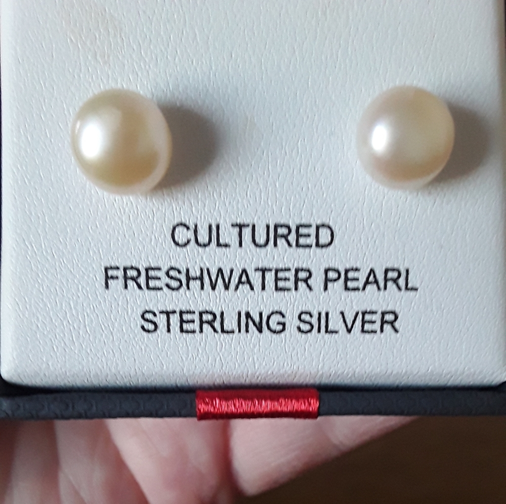 Pearl earings